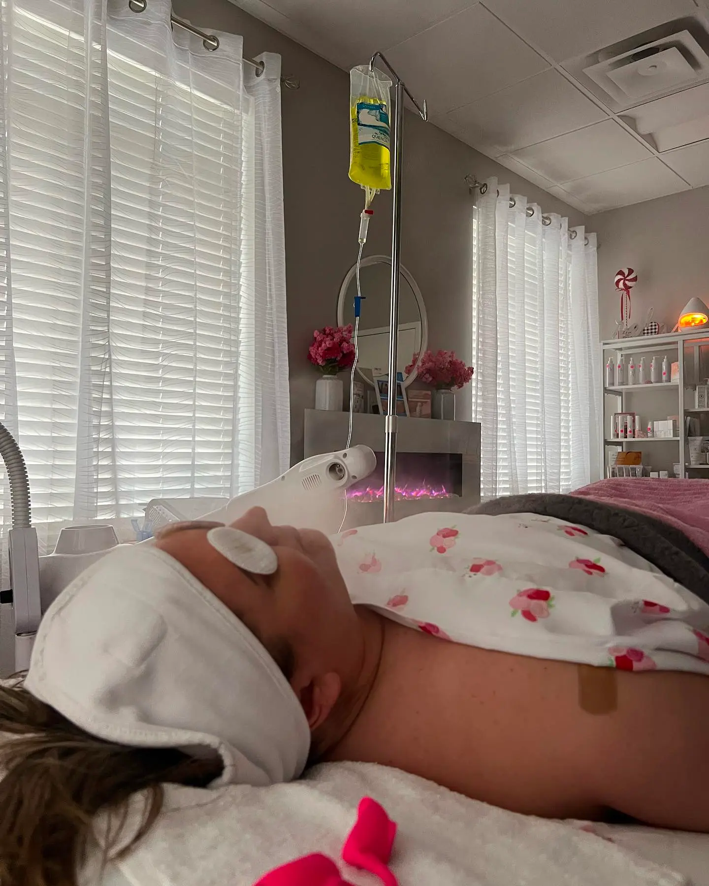 Combining Services - Facial & IV Infusion Belle La Vie Beauty Bar Combining Services