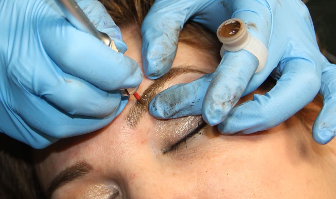 How to choose your microblading technician